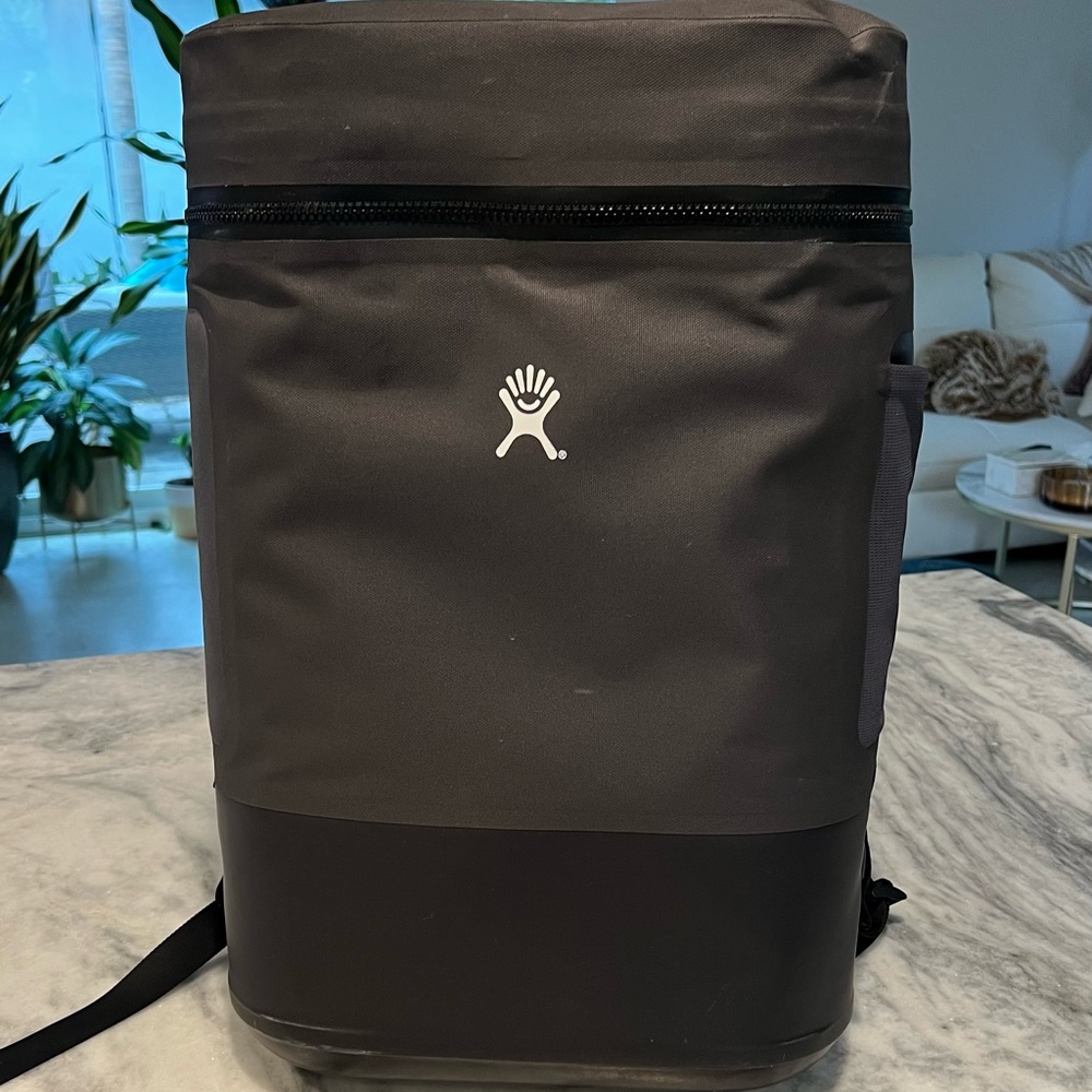 Hydro Flask Unbound Series 22 Liter Insulated Backpack - Black